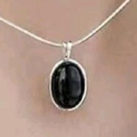 Collar piedra negra
