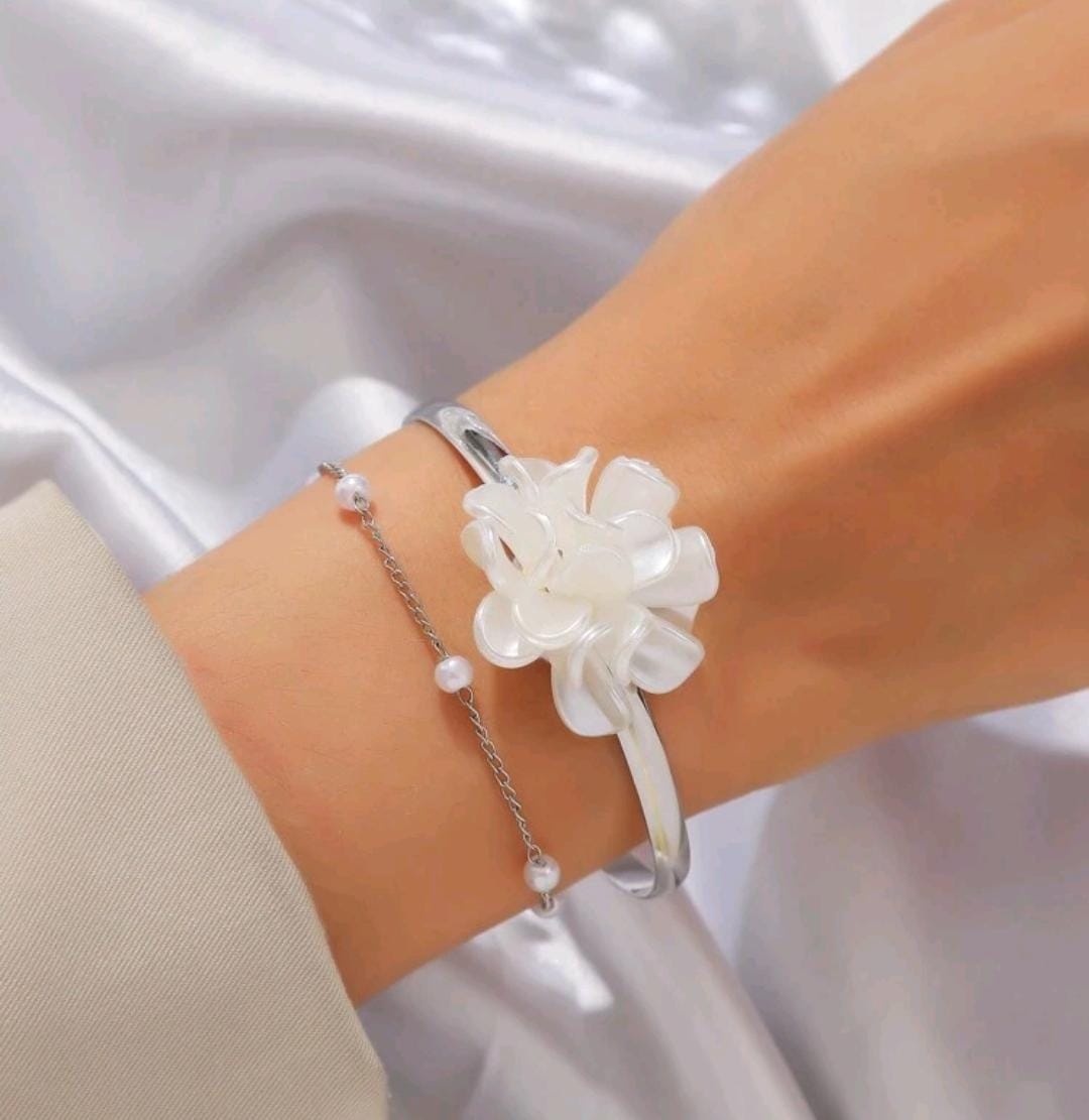 Pulsera con flor