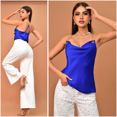 BLUSA SATINADA CON TIRANTES DE CADENA